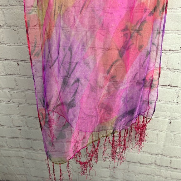 Stunning magenta pink artsy 100% silk delicate scarf ladies one size fringe - Picture 4 of 8